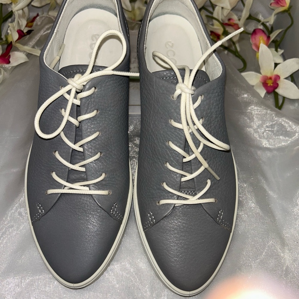 ECCO soft leather sneaker